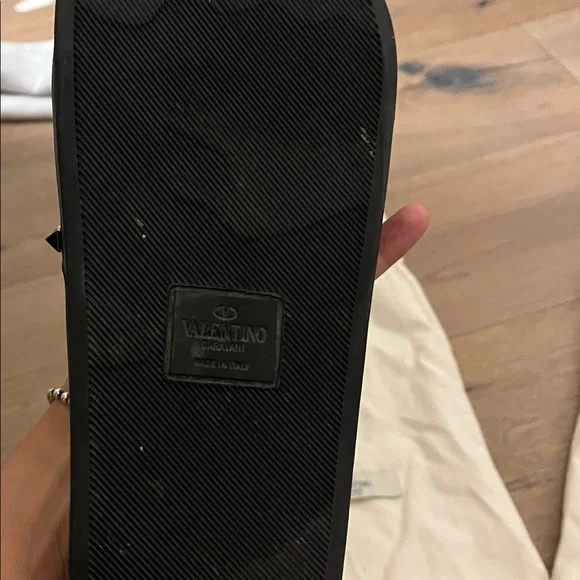 Valentino ROCKSTUD RUBBER SLIDER SANDAL. - Picture 3 of 10